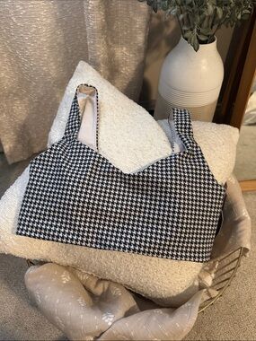 NWT YPB houndstooth sports bra